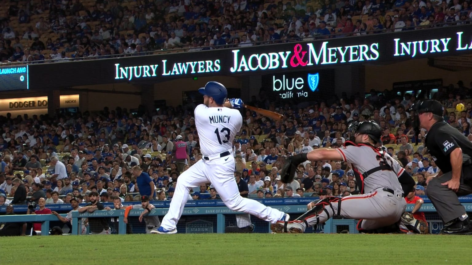 Max Muncy blasts two home runs, helps Dodgers rally past Reds 3-2