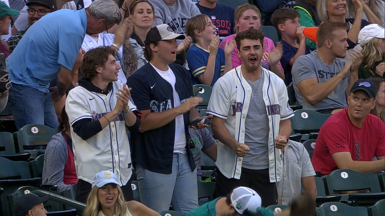 Mariners rally for four in 5th 07/17/2023 Seattle Mariners