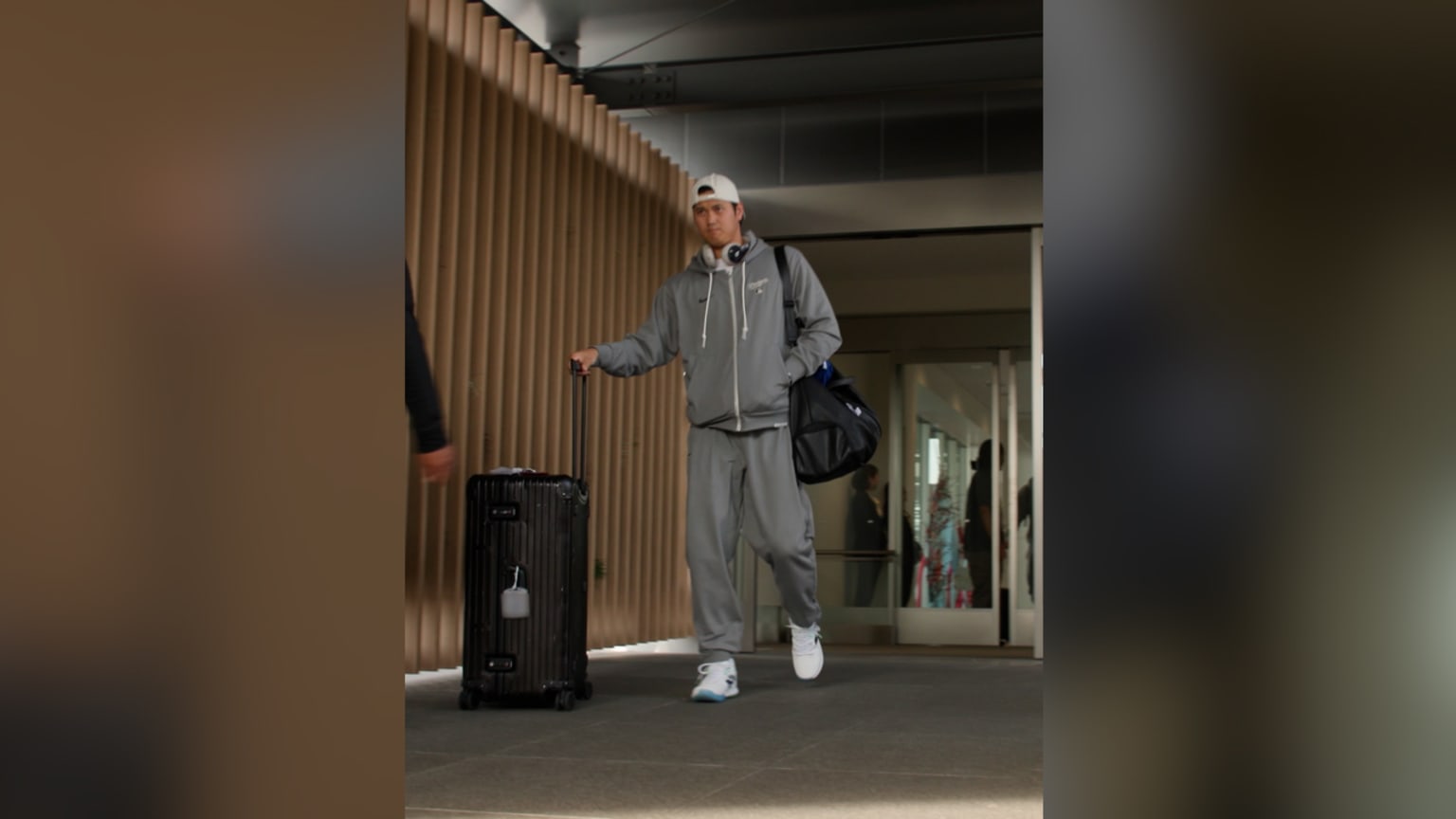 Ohtani, Yoshinobu, Sasaki arrive for Tokyo Series | 03/13/2025 | MLB Japan