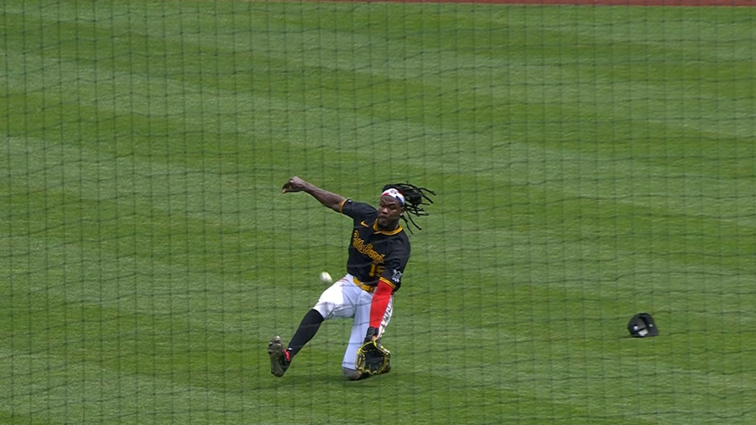 Oneil Cruz's sliding catch | 05/01/2025 | Pittsburgh Pirates