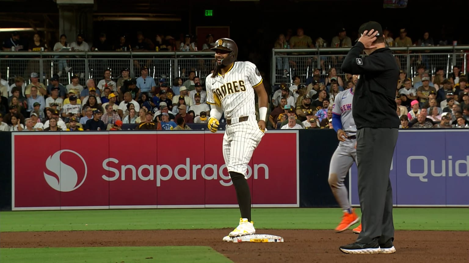 Fernando Tatis Jr. leads off 5th with unique double | 07/28