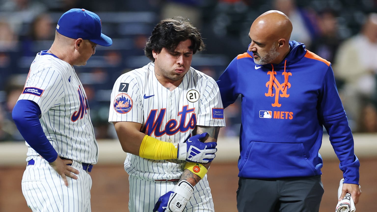 Francisco Alvarez is hit by pitch, exits game | 09/16/2025 | MLB.com