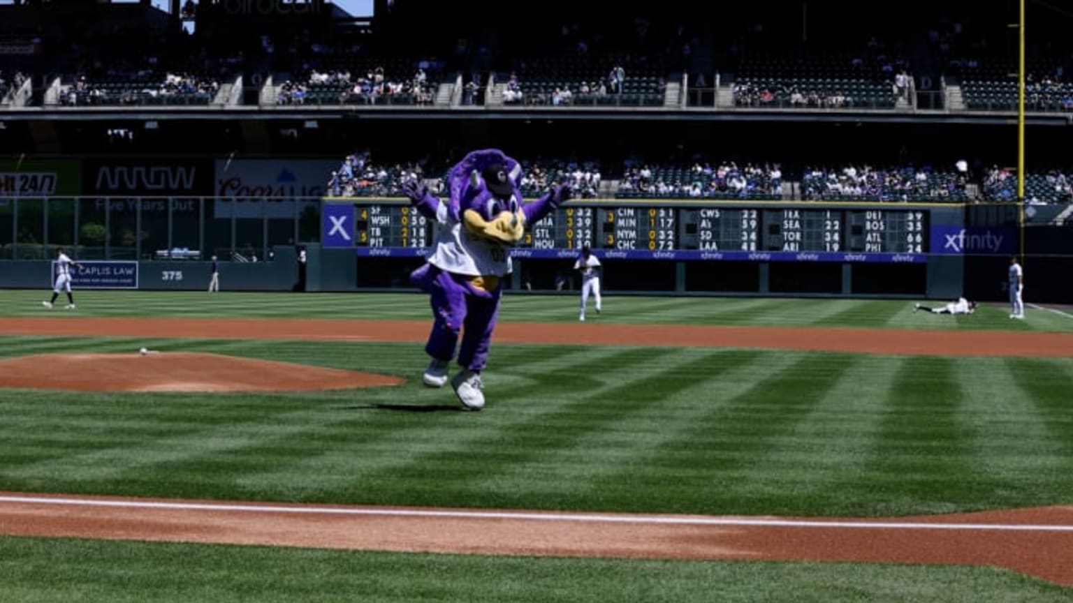 Celebrate Dinger's birthday with his first pitch!🦖 | 04/20/2026 | MLB.com