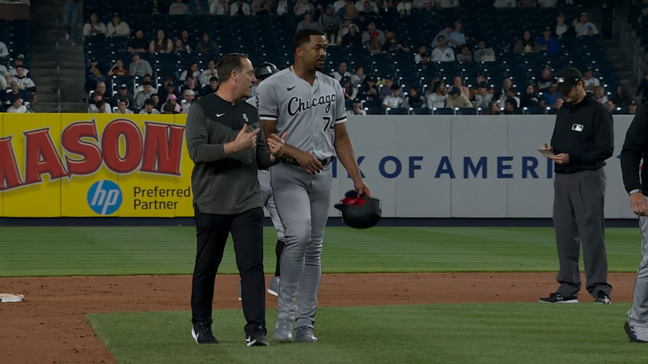 White Sox OF Eloy Jimenez Exits With Apparent Leg Injury - On Tap