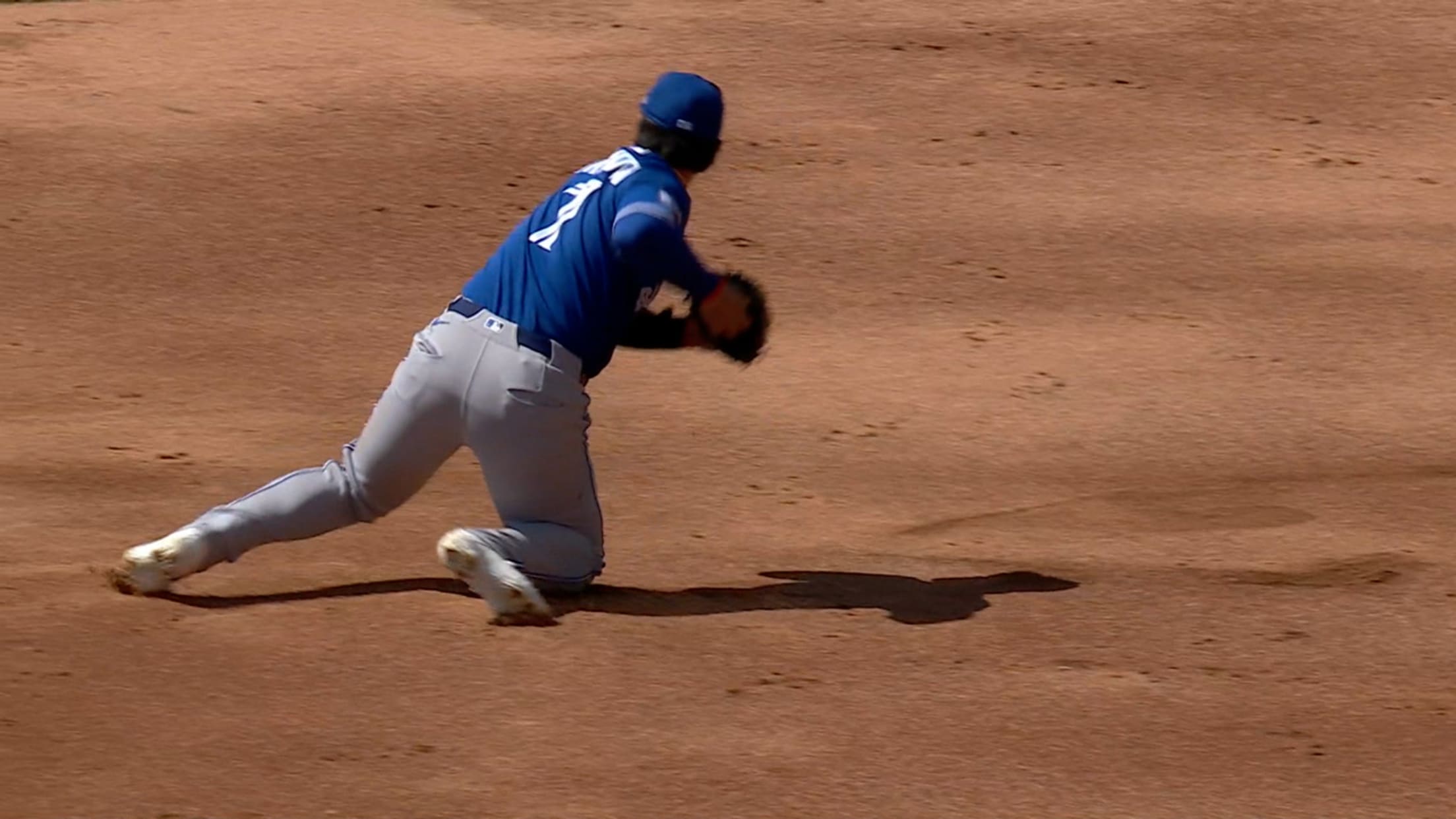 Kazuma Okamoto's nice play at third | 04/05/2026 | MLB Japan