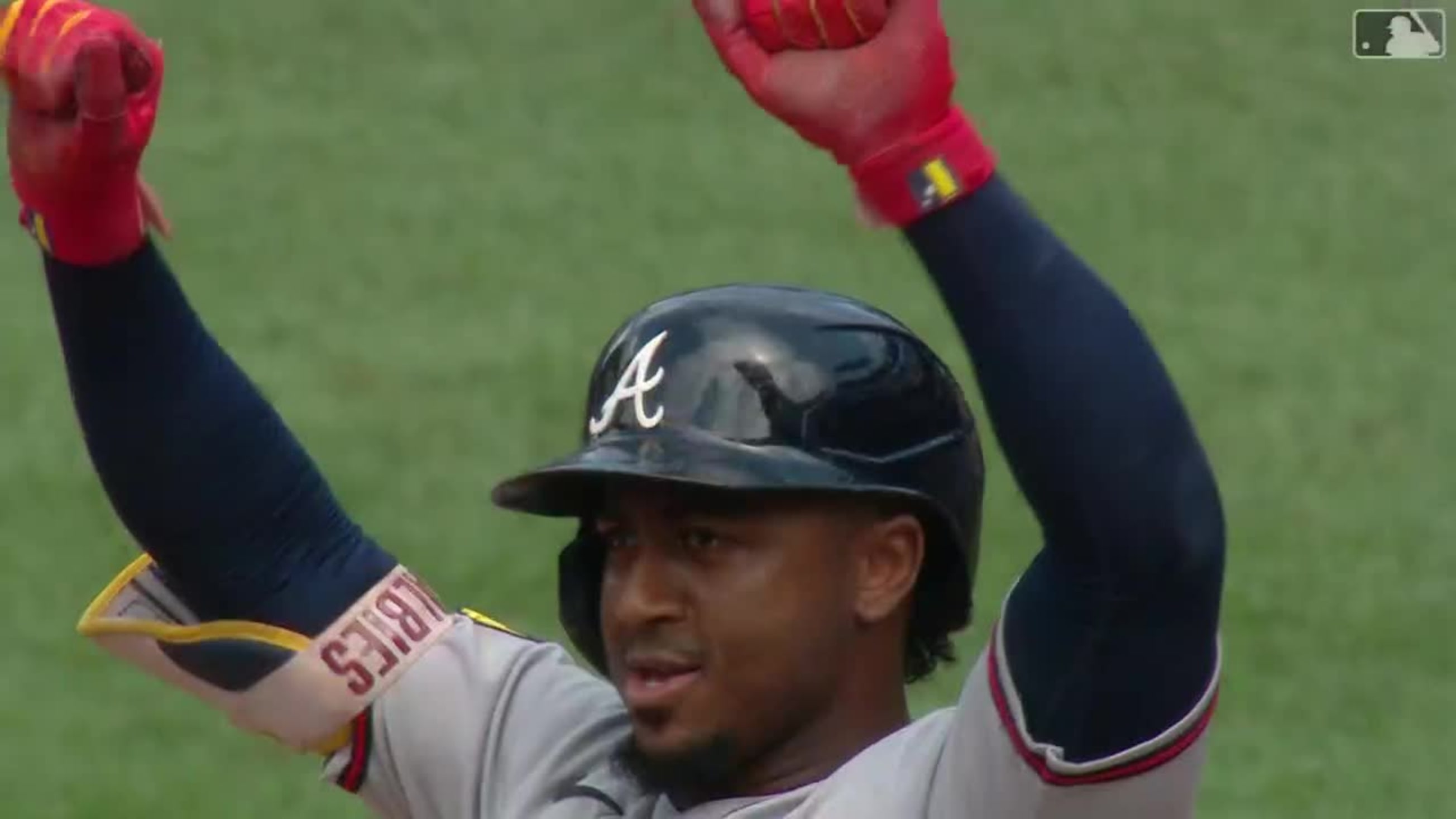 Ozzie Albies' two-run double, 04/12/2022