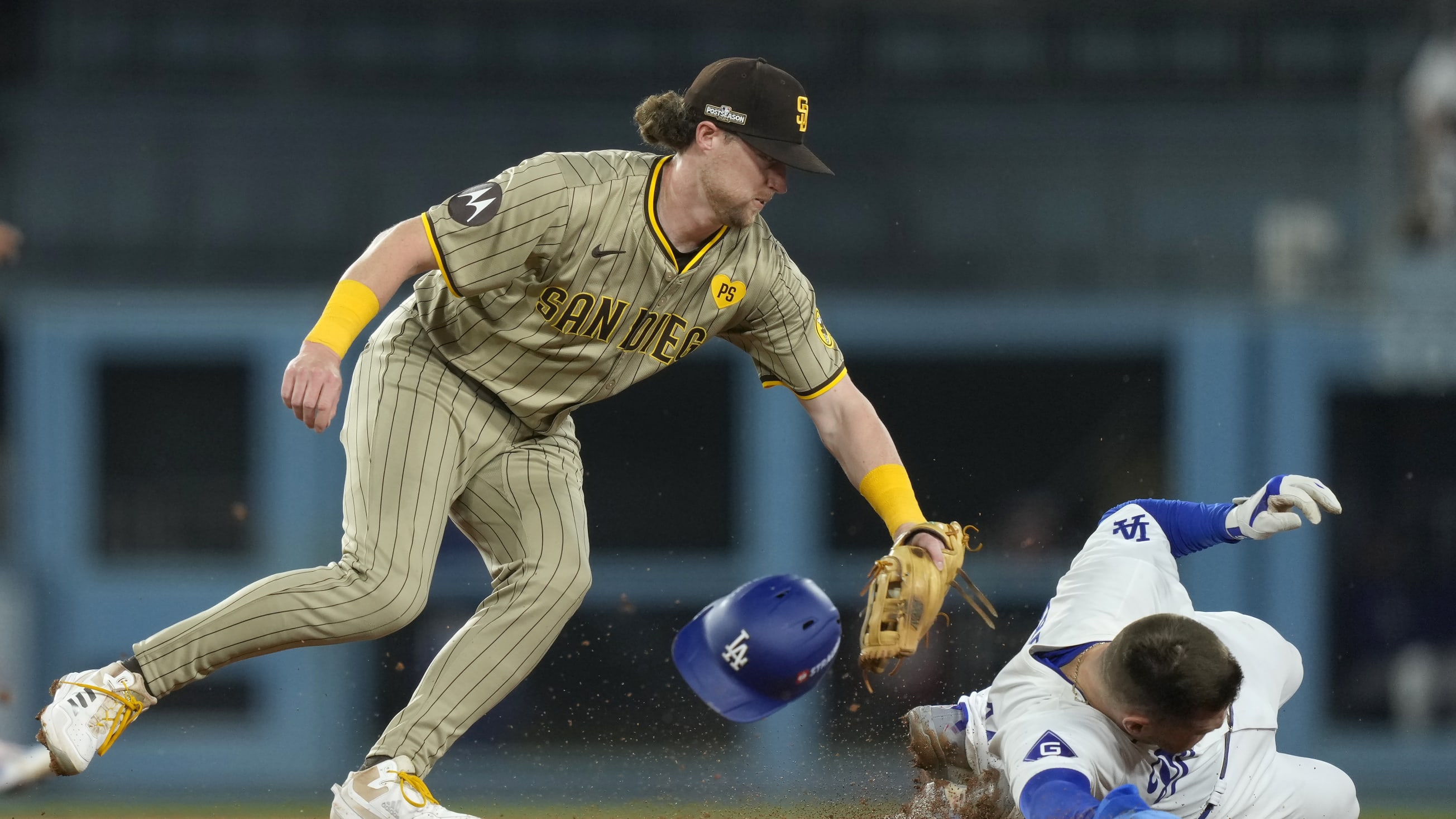 Freddie Freeman steals second base after review | 10/05/2024