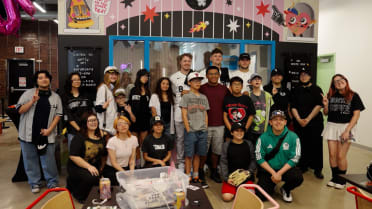 White Sox visit youth from Yollocalli Arts Reach