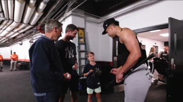 Giancarlo Stanton meets fan who caught his 450th HR