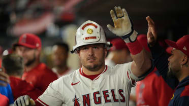 Jonrón de la ventaja de Mike Trout  