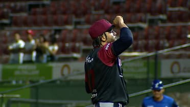 Víctor López salva el partido