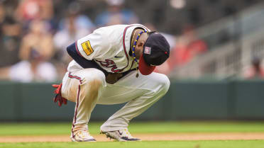 Ozzie Albies leaves game due to injury