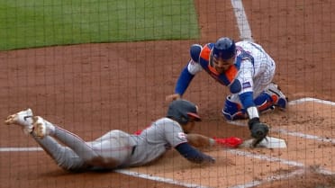 Jorbit Vivas scores on an error