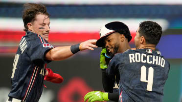 Kahlil Watson lo gana con sencillo de oro en extras