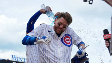 Carson Kelly walks it off for the Cubs