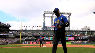 Víctor Robles sale del juego