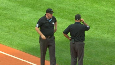 Jarren Duran homers after call is confirmed in 8th