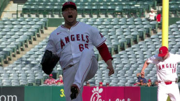 José Quijada strands bases loaded, keeps game tied