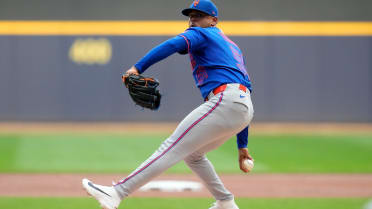 Freddy Peralta poncha a siete vs. Cerveceros