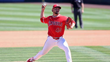 Chris Cortez K's Jose Devers after ABS challenge