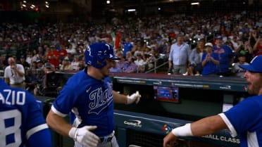 Teel prende la pizarra con HR