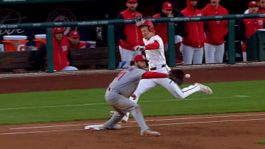 Cardinals turn inning-ending DP after challenge