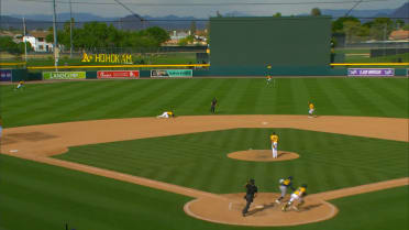 Leo De Vries' slick diving play