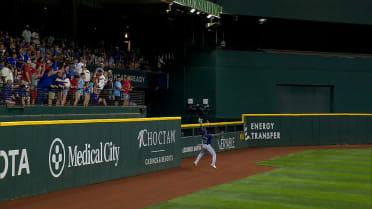 Randy Arozarena's leaping catch