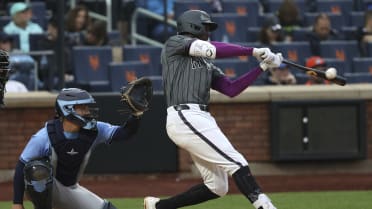 Ronny Mauricio's solo home run (2)