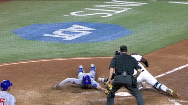 Dansby Swanson avoids the tag to score after review