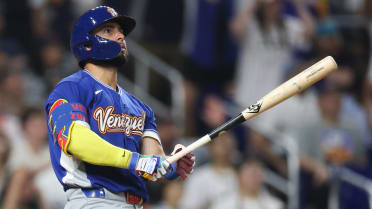 Abreu voltea la pizarra con HR