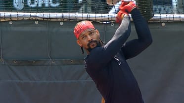 Byron Buxton takes batting practice during rehab