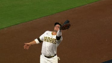 Ty France's great catch in foul territory