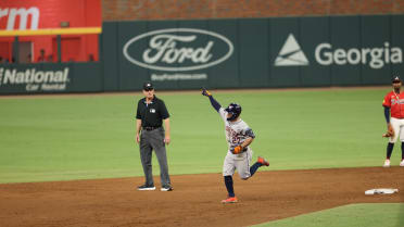 Jose Altuve's 25th homer of the year