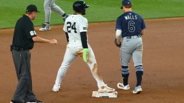 Jasson Domínguez steals second base