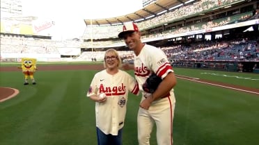 Voice of Sandy throws first pitch on SpongeBob Night