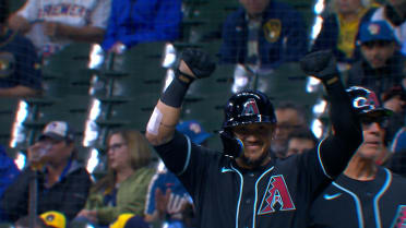 Ildemaro Vargas extiende racha de bateo a 25 juegos 