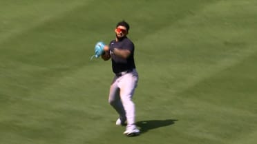 Jasson Domínguez throws out Vidal Bruján at home