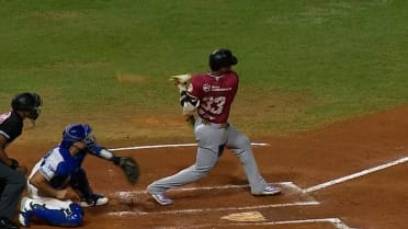 De Los Santos da hit impulsor