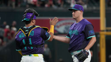 Paul Sewald seals the D-backs' 9-5 victory