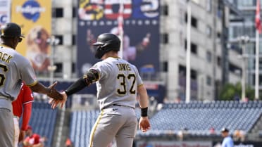 Henry Davis' two-run single 