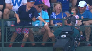 Camera man gifts foul ball to young Cubs fan