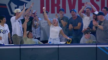 Fan catches Danny Jansen's homer in their HAT!