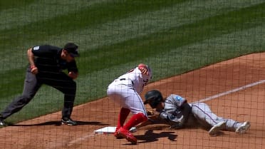 Nasim Nuñez nabs Connor Norby at third, call stands