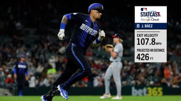 Javier Báez smashes a 426-foot home run