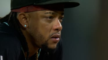 Torey Lovullo consoles Ketel Marte on the mound