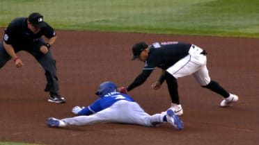 Lourdes Gurriel Jr. throws out Myles Straw at second