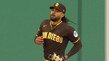 Fernando Tatis Jr.'s impressive running catch