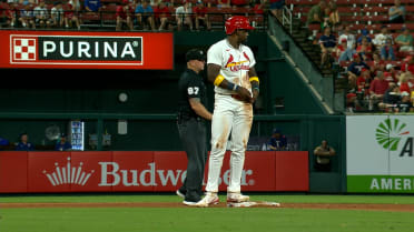 Jordan Walker se roba la segunda base 