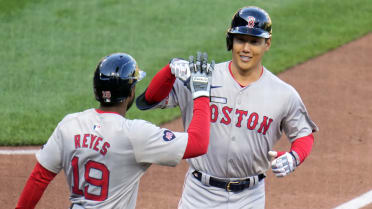 Masataka Yoshida's two-run homer (2)